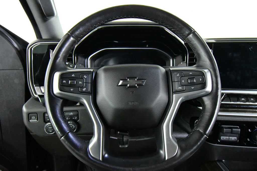Used 2023 Chevrolet Silverado 1500 RST image 2