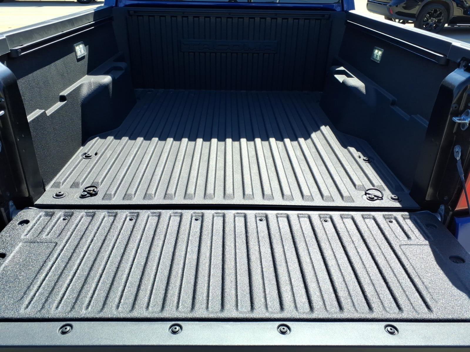 Used 2025 Toyota Tacoma SR5 image 9