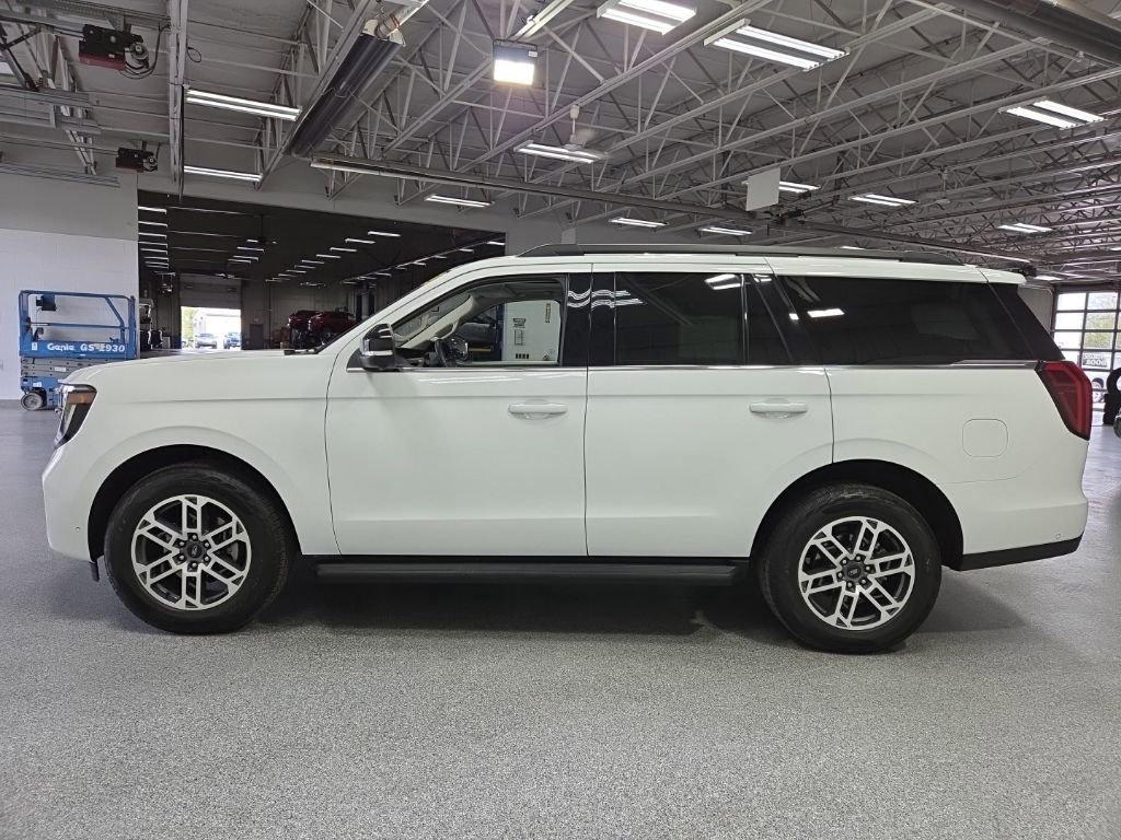 Used 2025 Ford Expedition Active AWD/4WD image 4