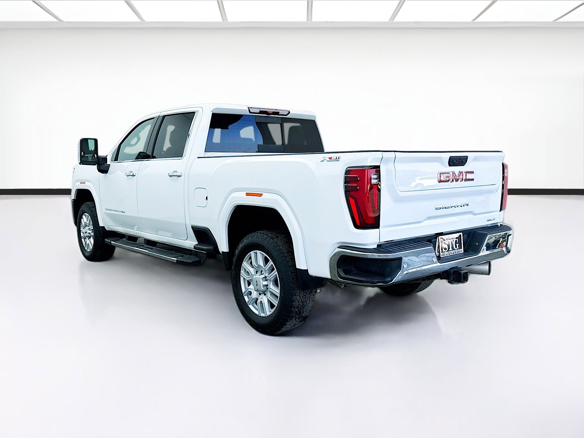 Used 2024 GMC Sierra 2500 SLT w/ SLT Premium Package image 6