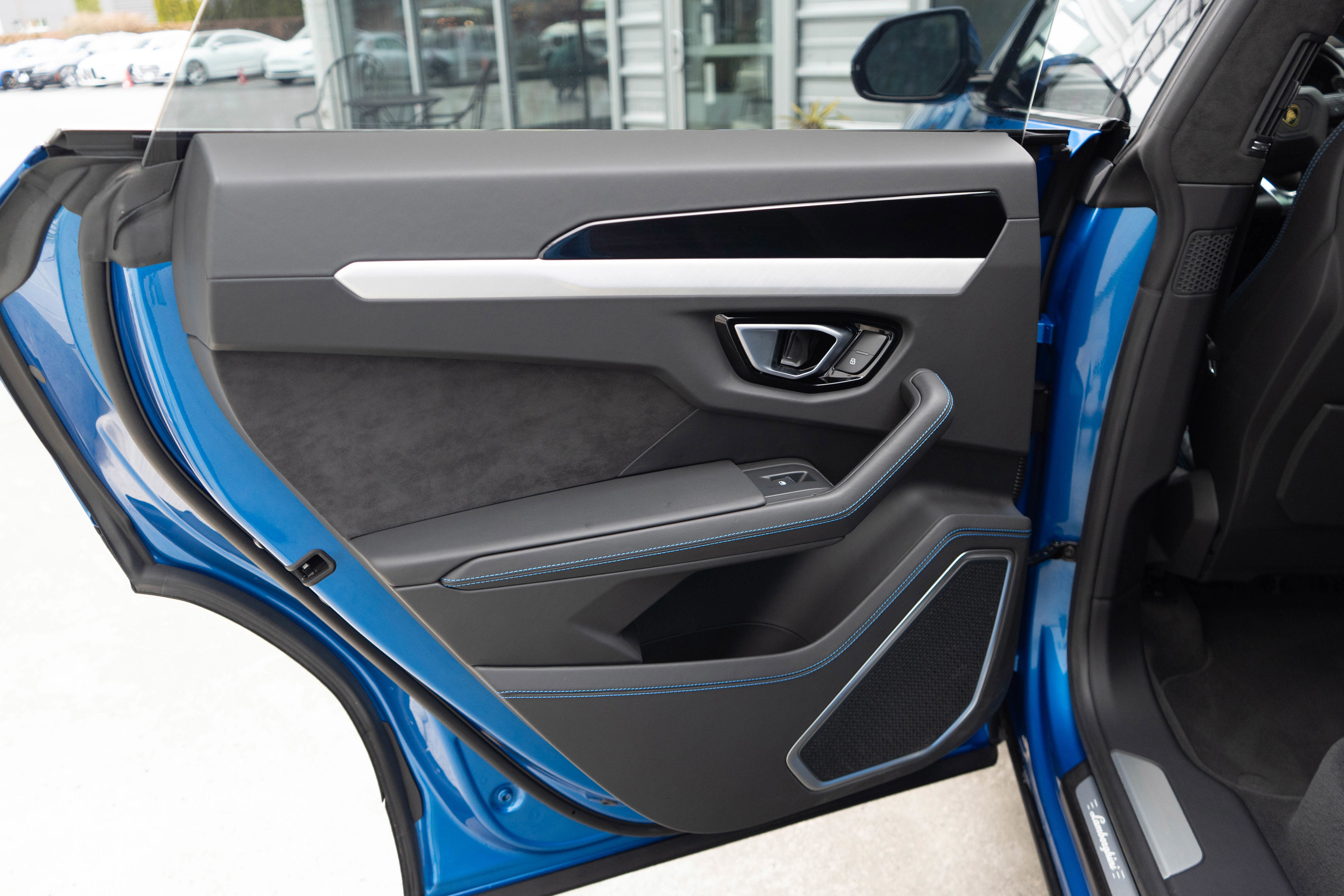 Used 2021 Lamborghini Urus image 24