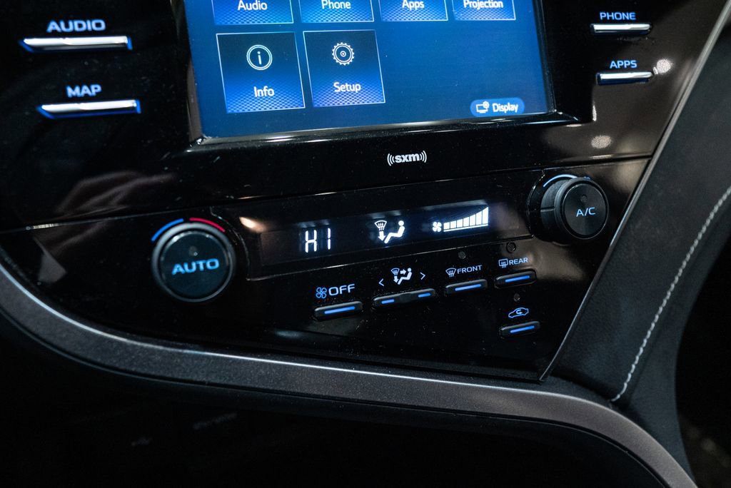 Certified 2020 Toyota Camry SE image 25