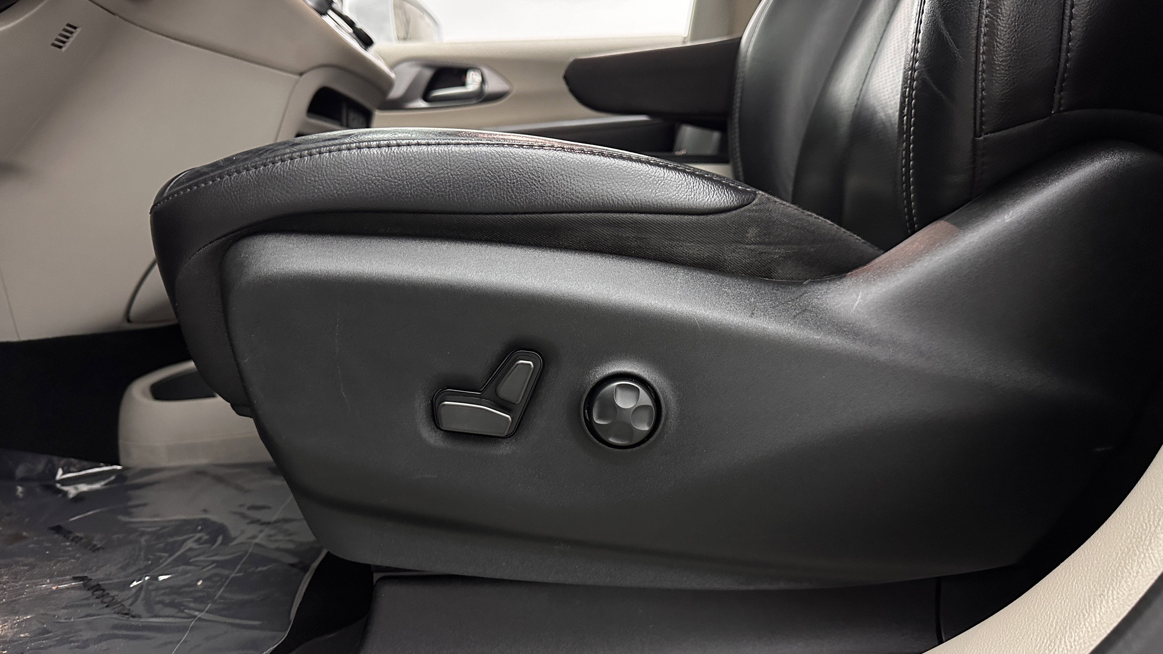 Used 2022 Chrysler Pacifica Touring-L FWD image 15