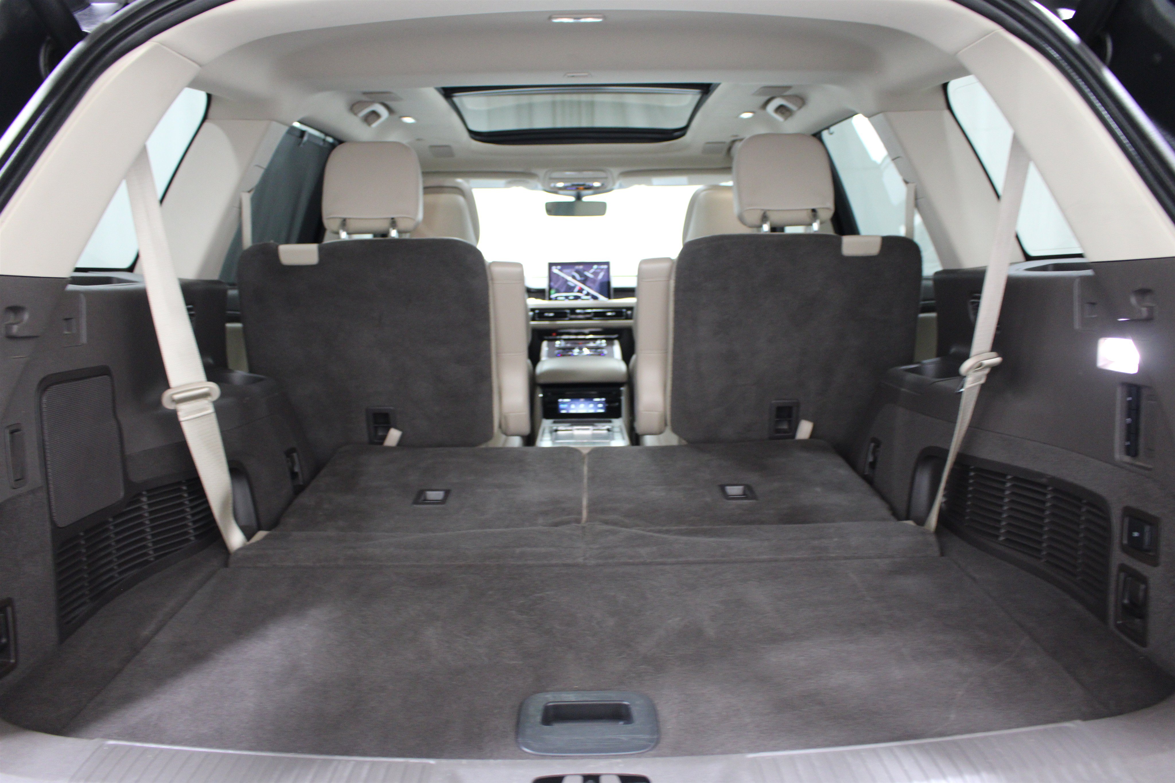 Used 2023 Lincoln Aviator Reserve w/ Equipment Group 201A AWD/4WD image 28