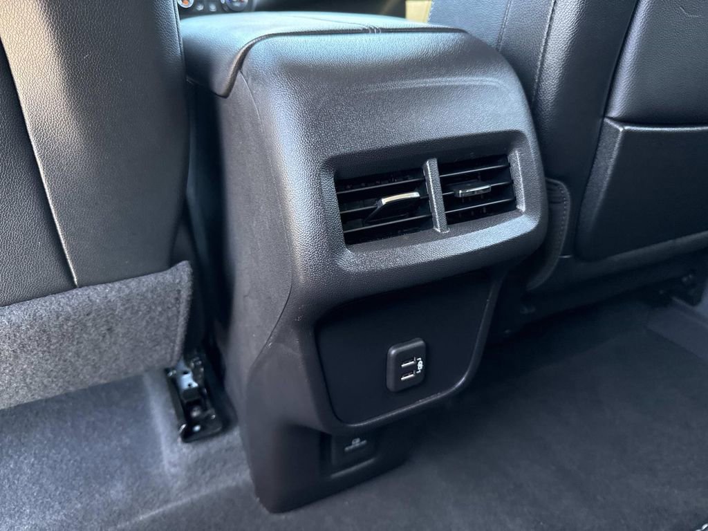 Used 2024 GMC Terrain SLT image 20