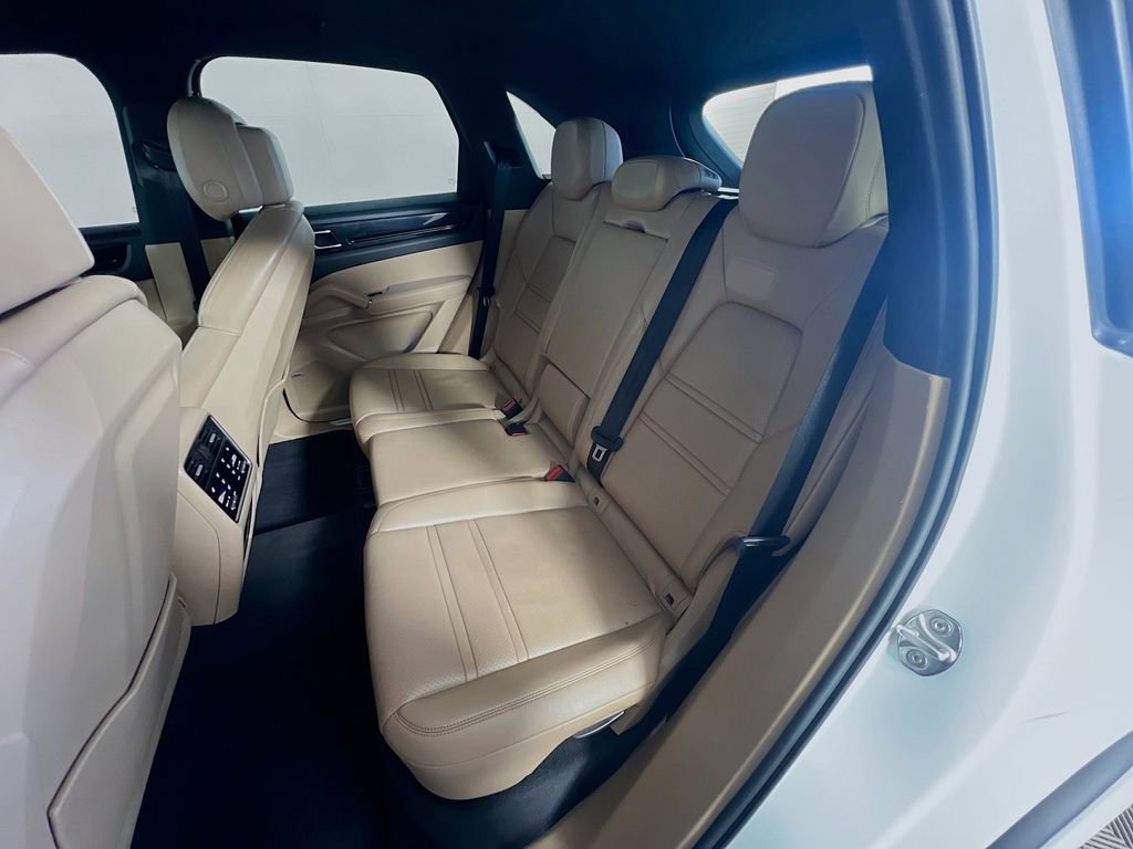 Used 2020 Porsche Cayenne image 27