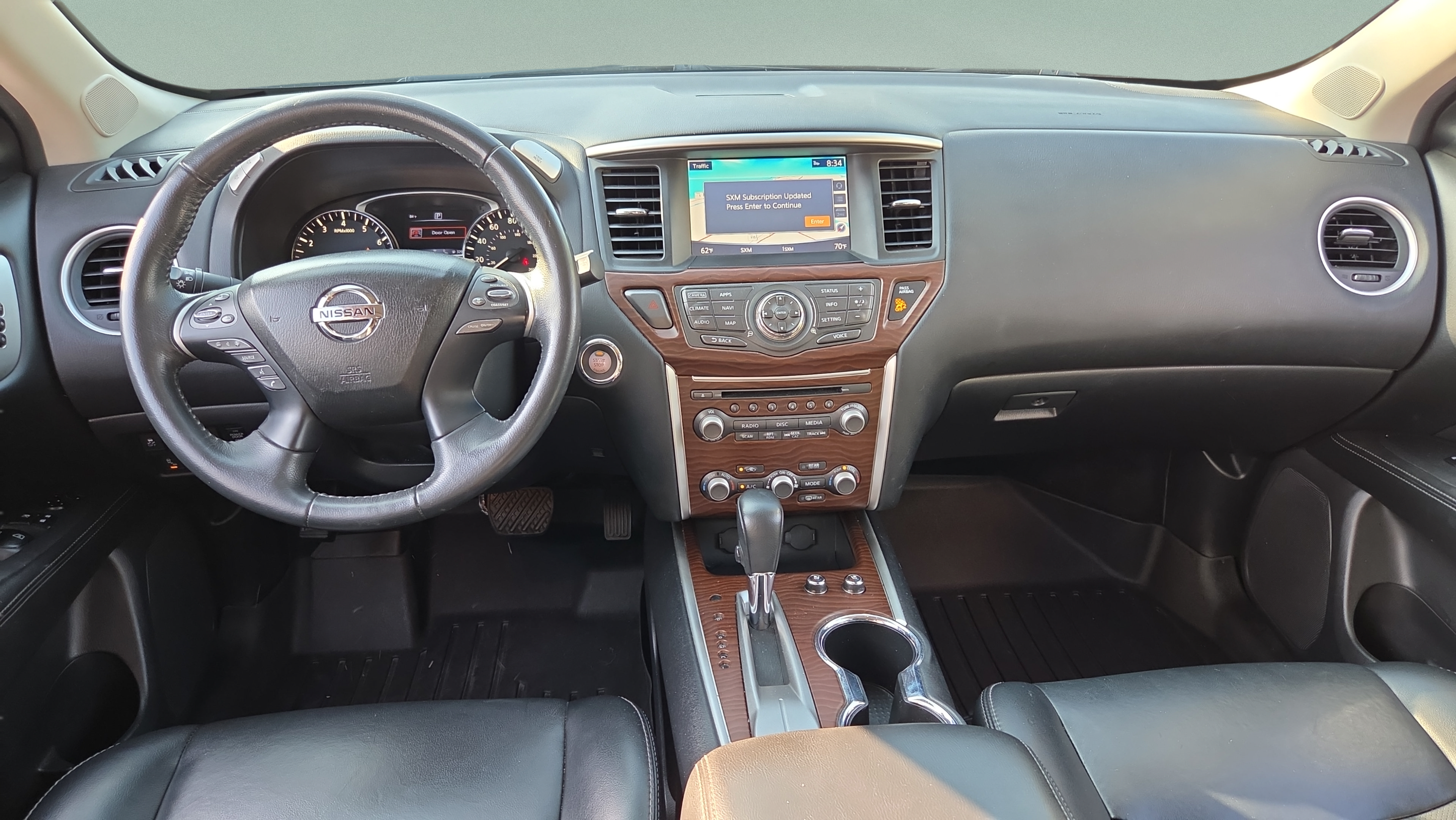 Used 2017 Nissan Pathfinder Platinum FWD image 12