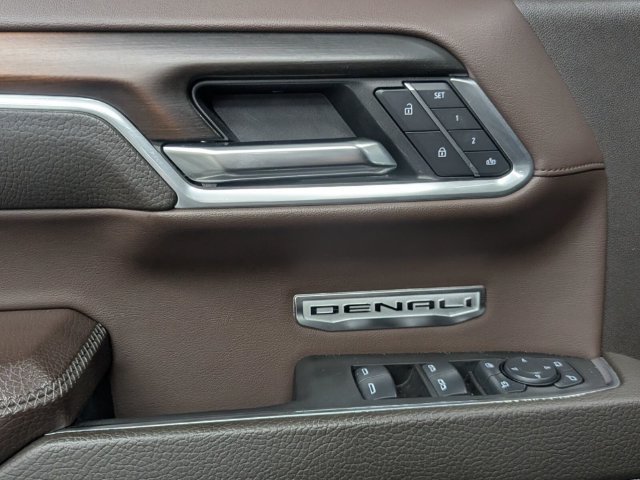 Used 2025 GMC Sierra 1500 Denali w/ Technology Package AWD/4WD image 14