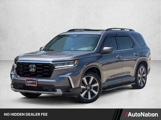 Used 2025 Honda Pilot Touring image 1