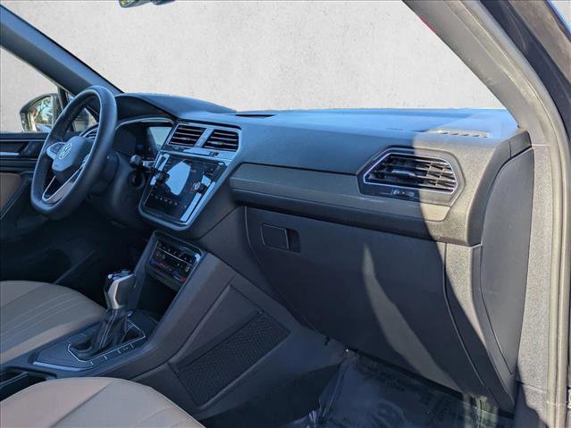 Used 2023 Volkswagen Tiguan SE image 21