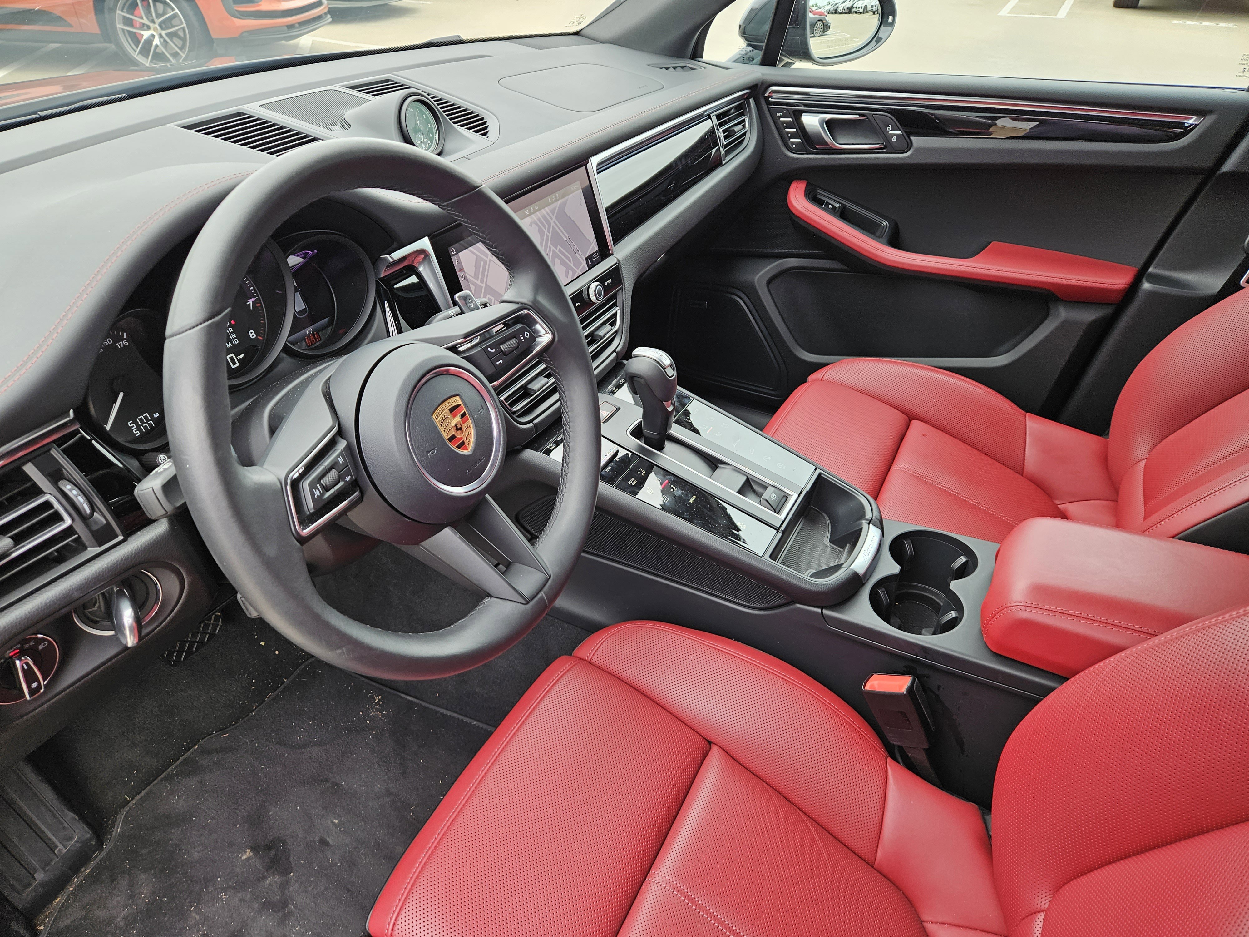 Certified 2026 Porsche Macan image 4