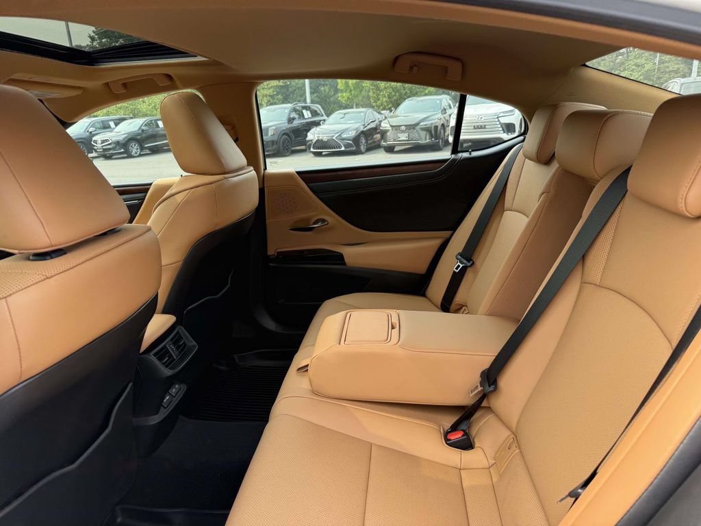 Used 2025 Lexus ES 350 w/ Premium Package FWD image 18