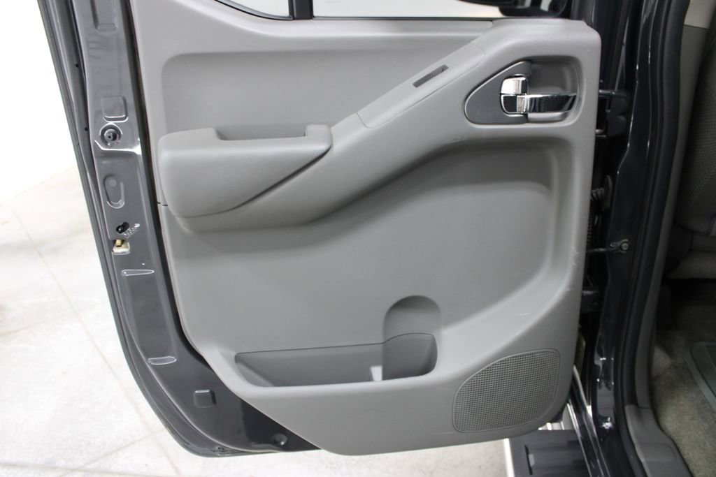 Used 2013 Nissan Frontier SV RWD image 22