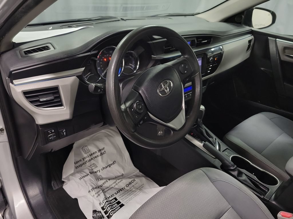 Used 2014 Toyota Corolla LE FWD image 16