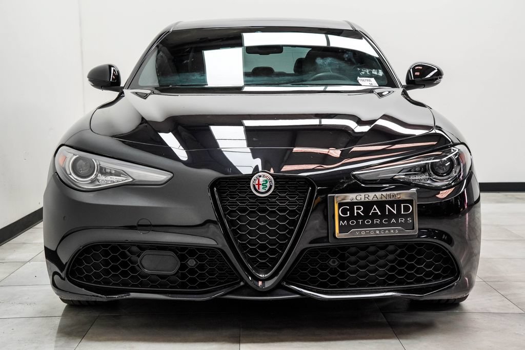 Used 2023 Alfa Romeo Giulia Veloce AWD/4WD image 7