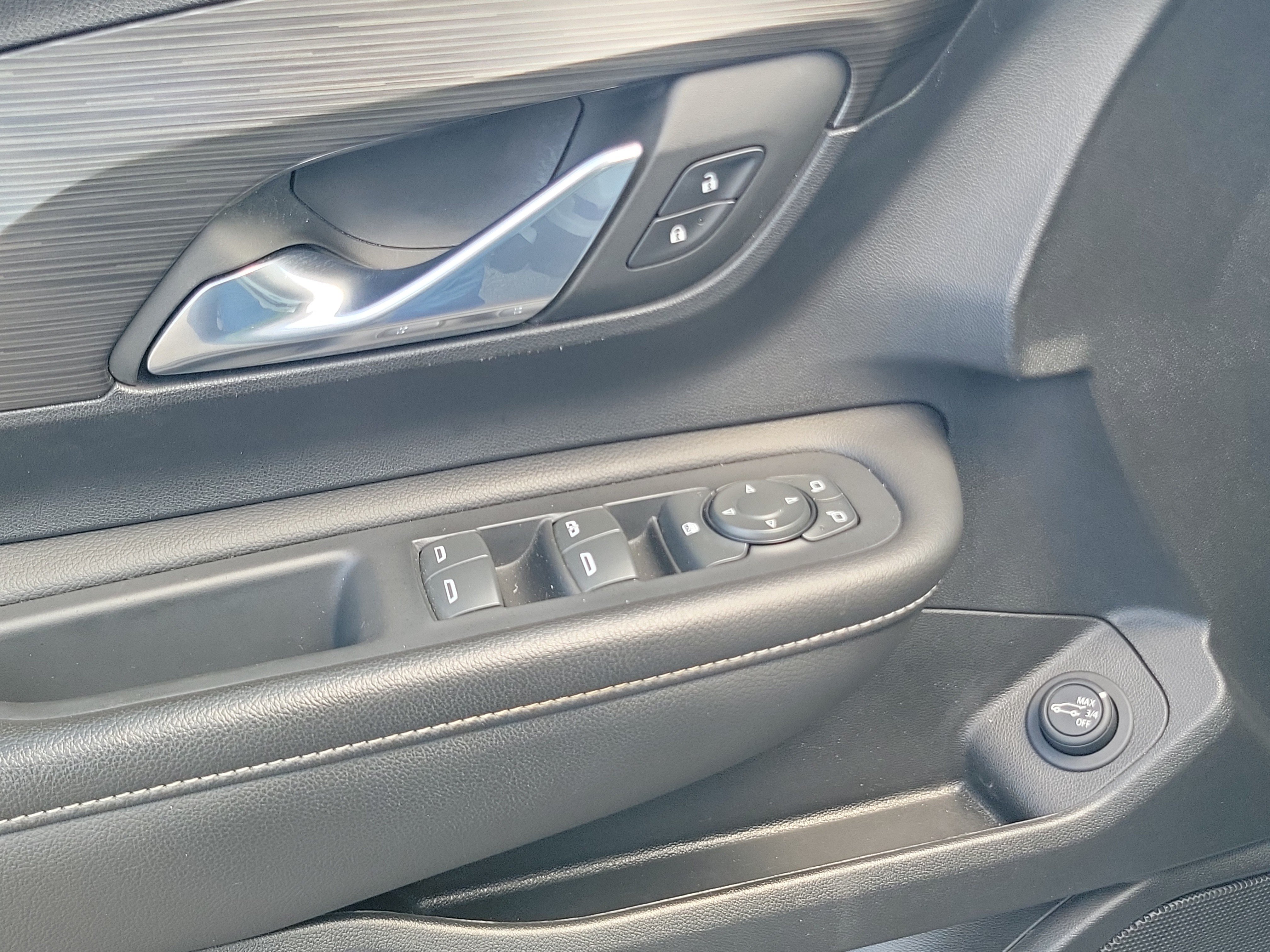 Used 2023 GMC Terrain SLE w/ Driver Convenience Package FWD image 28