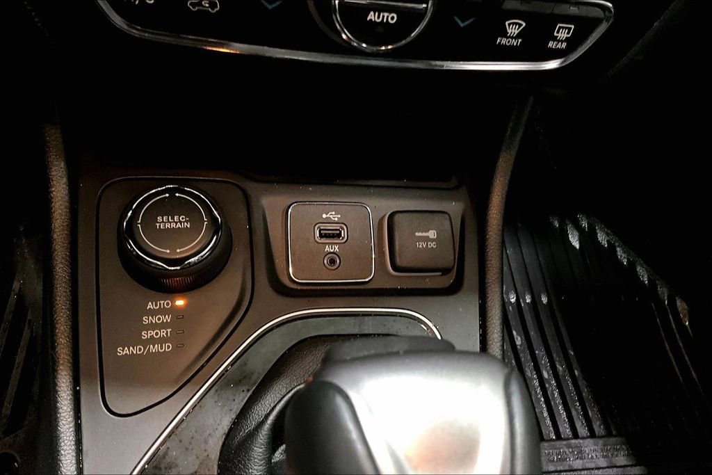 Used 2019 Jeep Cherokee Limited AWD/4WD image 16