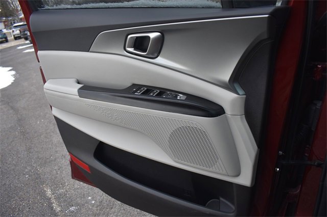 Certified 2024 Kia Carnival LX image 32