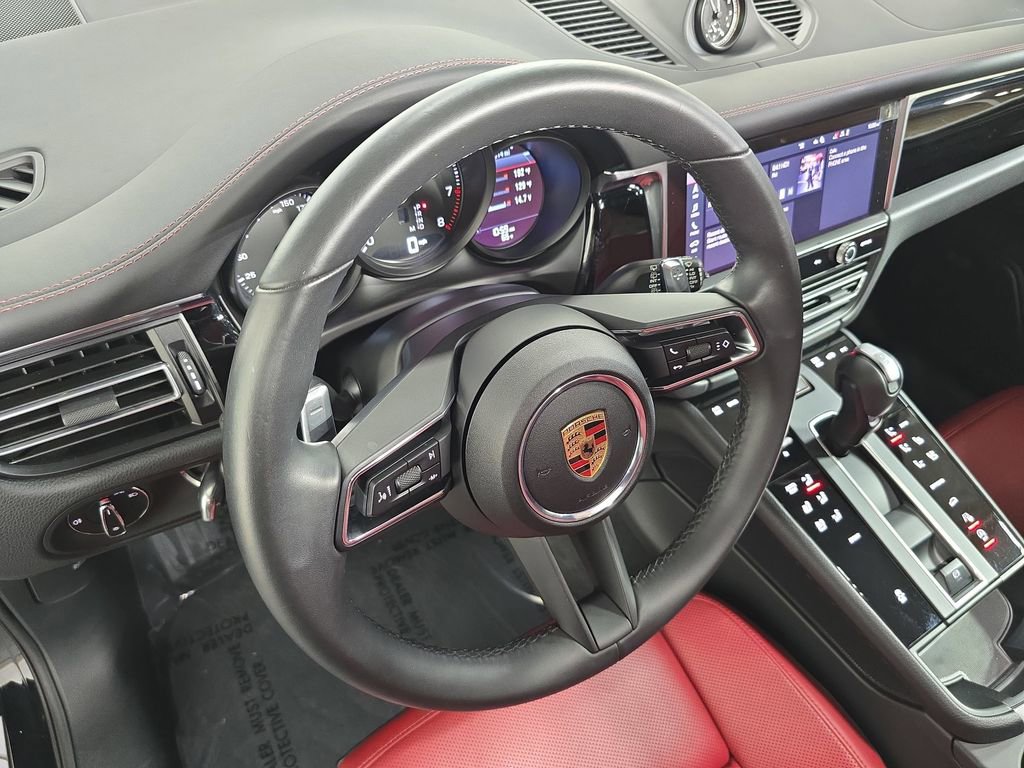 Used 2025 Porsche Macan image 4