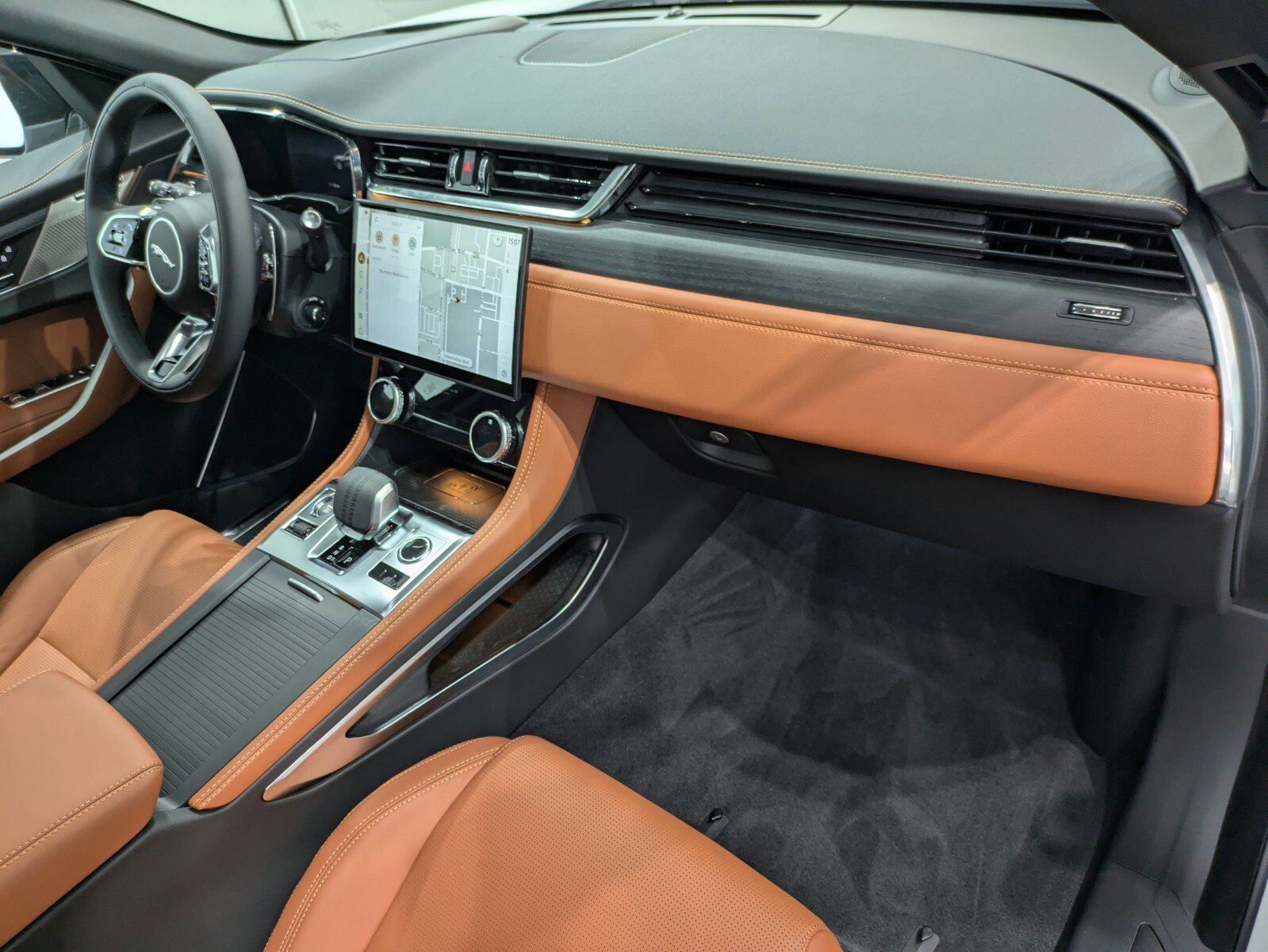 New 2026 Jaguar F-PACE R-Dynamic S image 23