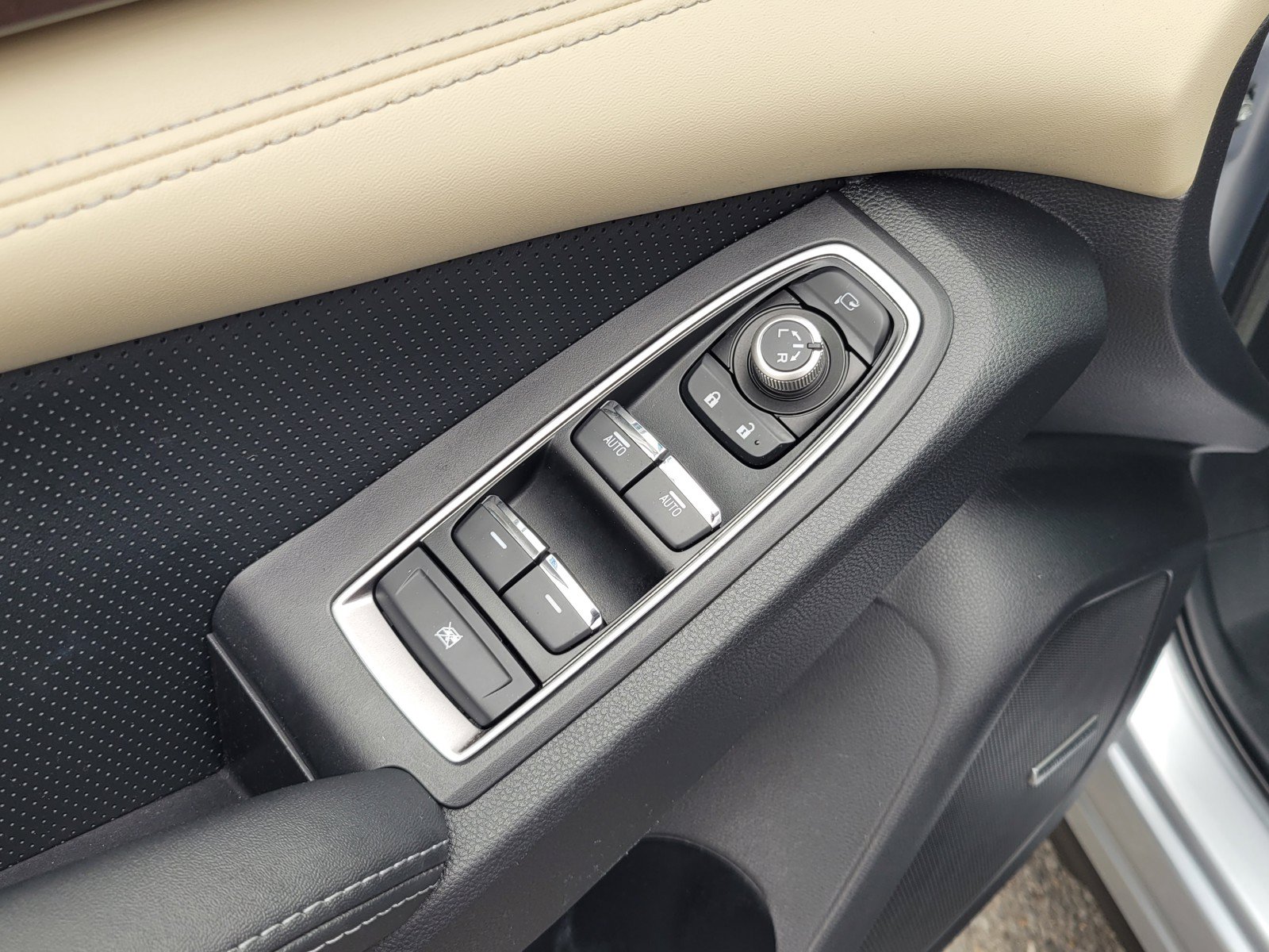 Used 2022 Subaru Ascent Touring AWD/4WD image 18