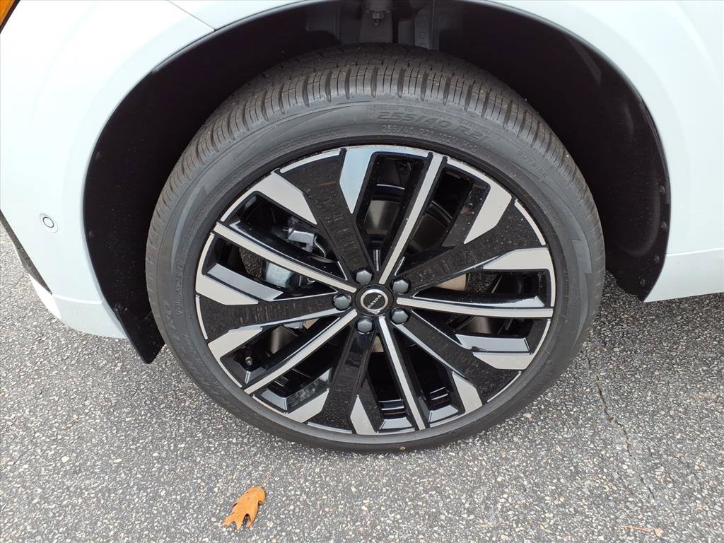New 2026 Volvo XC60 B5 Ultra w/ Protection Package Premier image 11