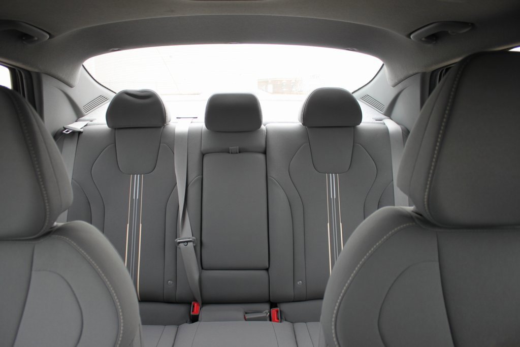 Used 2024 Hyundai Elantra SEL w/ Convenience Package image 16