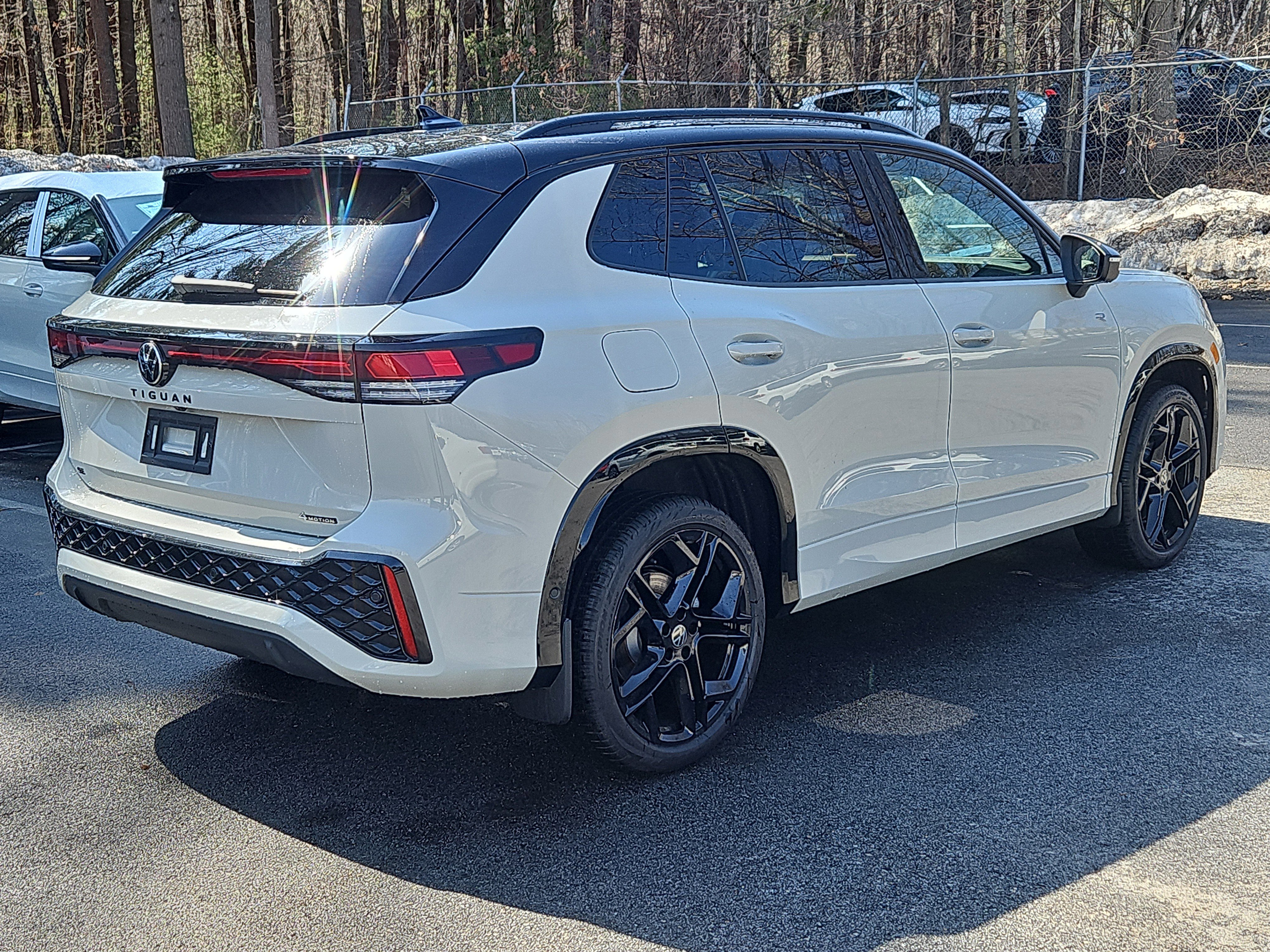 New 2026 Volkswagen Tiguan SE R-Line image 2