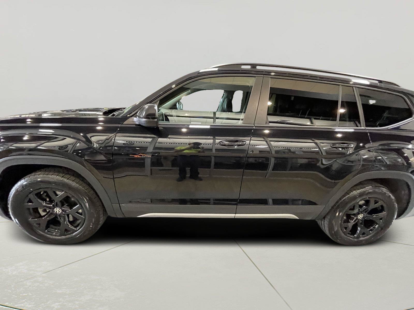 Used 2024 Volkswagen Atlas Peak Edition SE AWD/4WD image 34