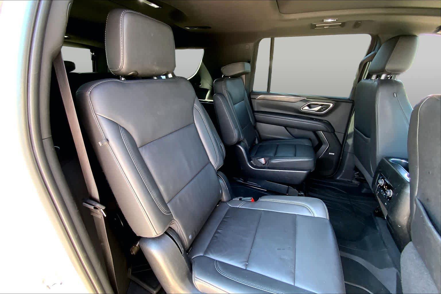 Used 2022 Chevrolet Suburban LT w/ LT Signature Package AWD/4WD image 18