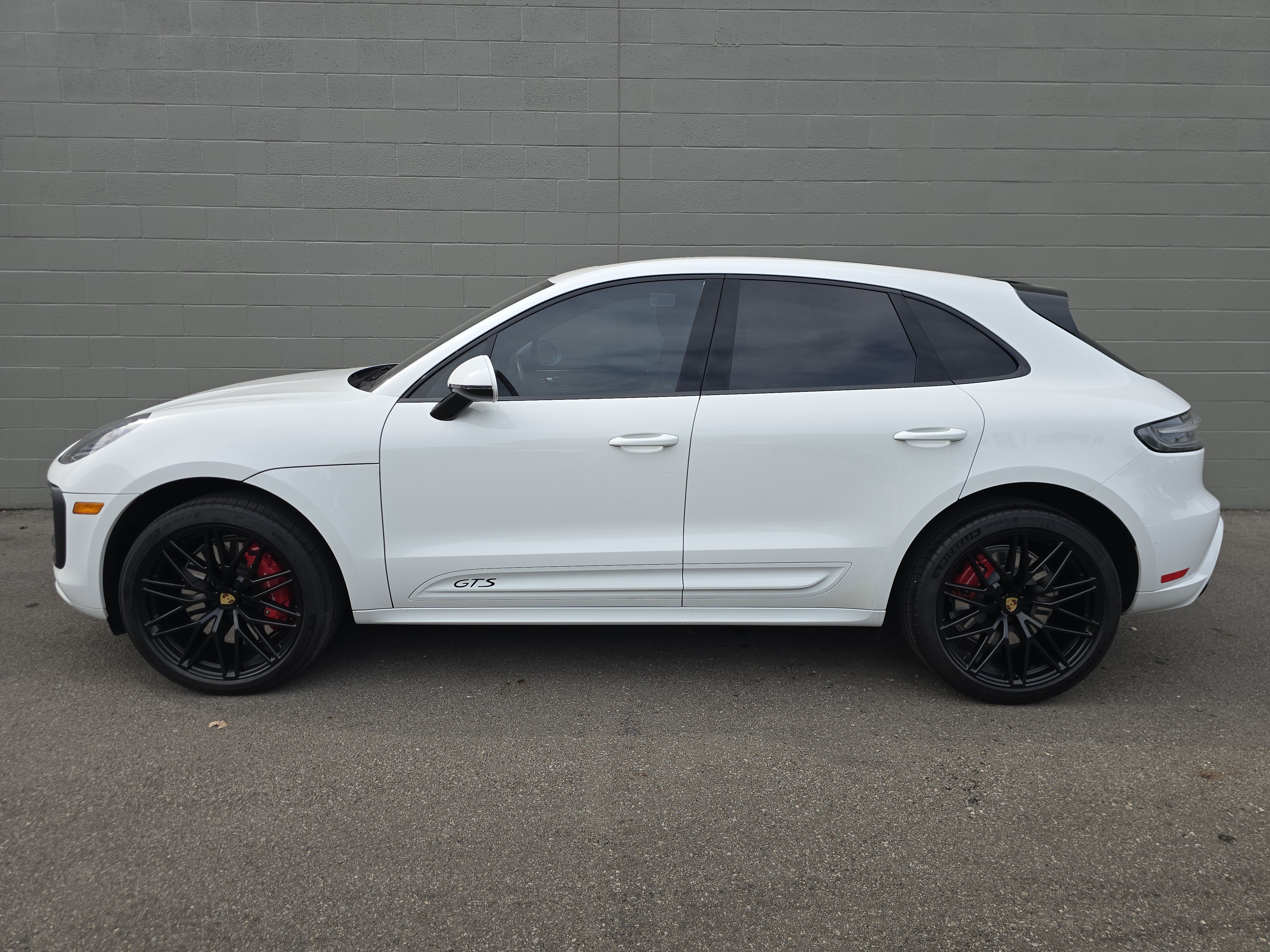 Certified 2022 Porsche Macan GTS AWD/4WD image 2