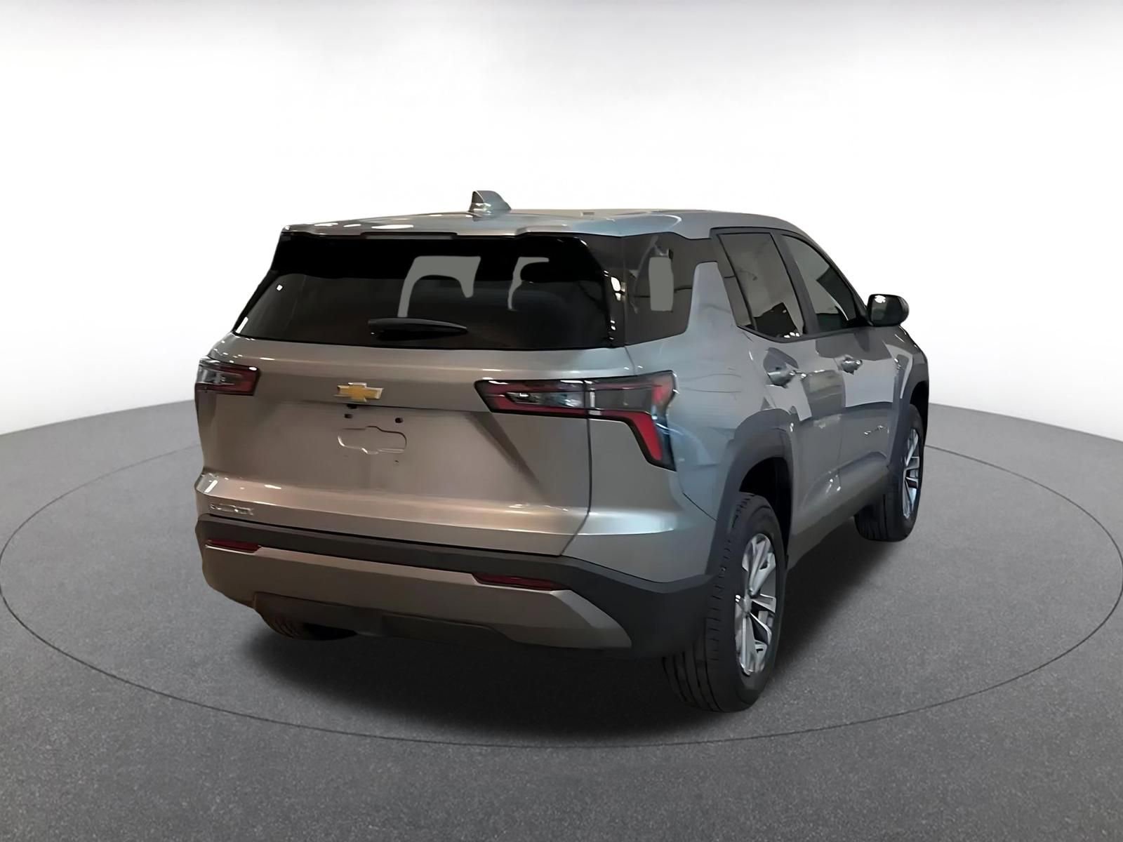 Used 2025 Chevrolet Equinox LT FWD image 12