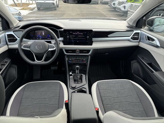 Used 2025 Volkswagen Taos SE w/ Panoramic Sunroof Package AWD/4WD image 12