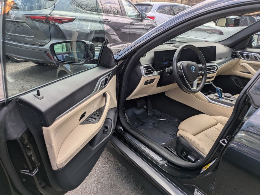 Used 2023 BMW i4 eDrive35 w/ Premium Package image 10