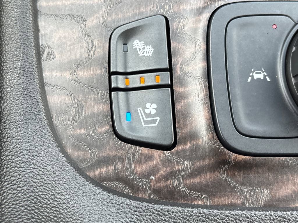 Used 2023 GMC Acadia Denali w/ Denali Technology Package image 46