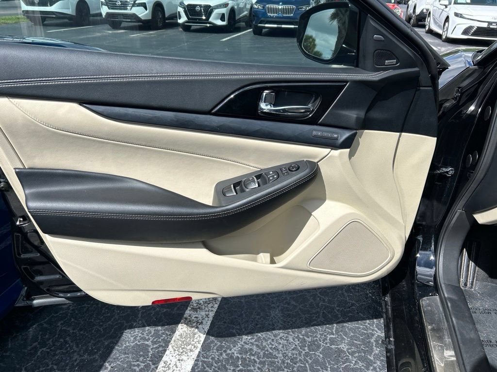 Used 2023 Nissan Maxima Platinum w/ Sport Mat Group FWD image 18