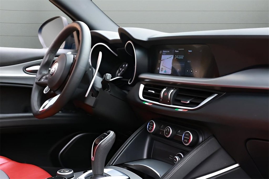 Used 2023 Alfa Romeo Stelvio Veloce image 18