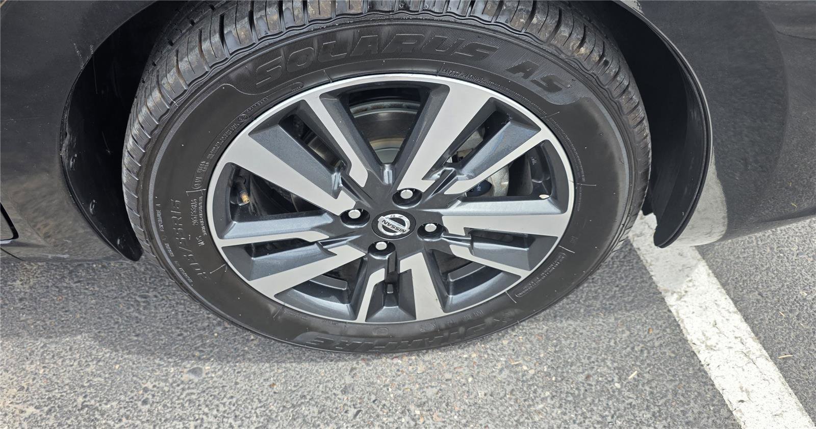 Used 2021 Nissan Versa SV FWD image 5