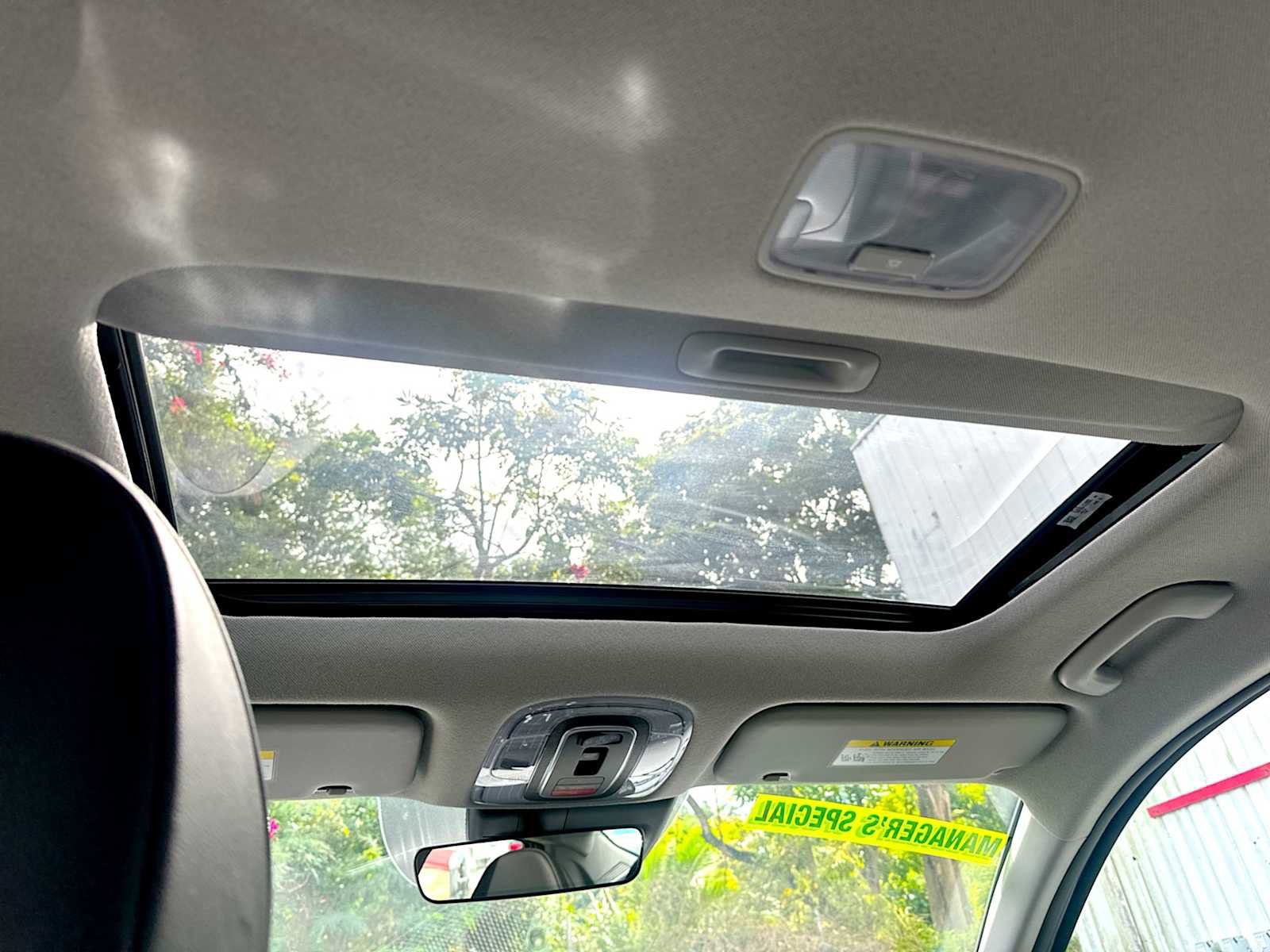 New 2025 Hyundai Elantra Limited FWD image 16