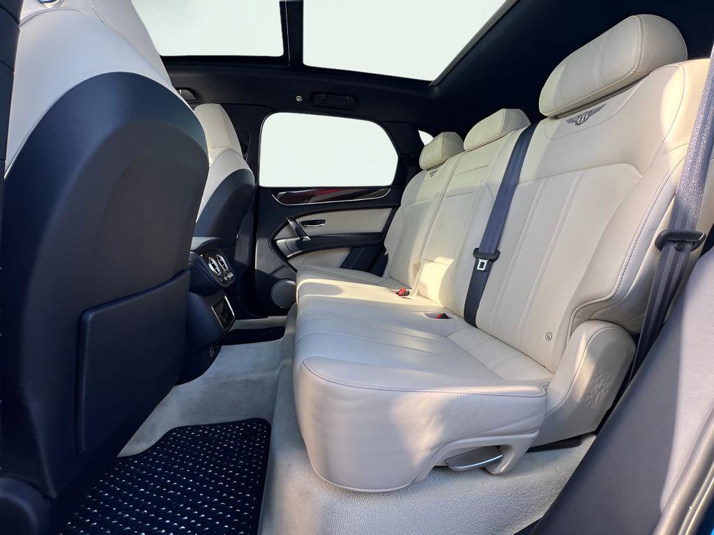 Used 2018 Bentley Bentayga AWD/4WD image 16