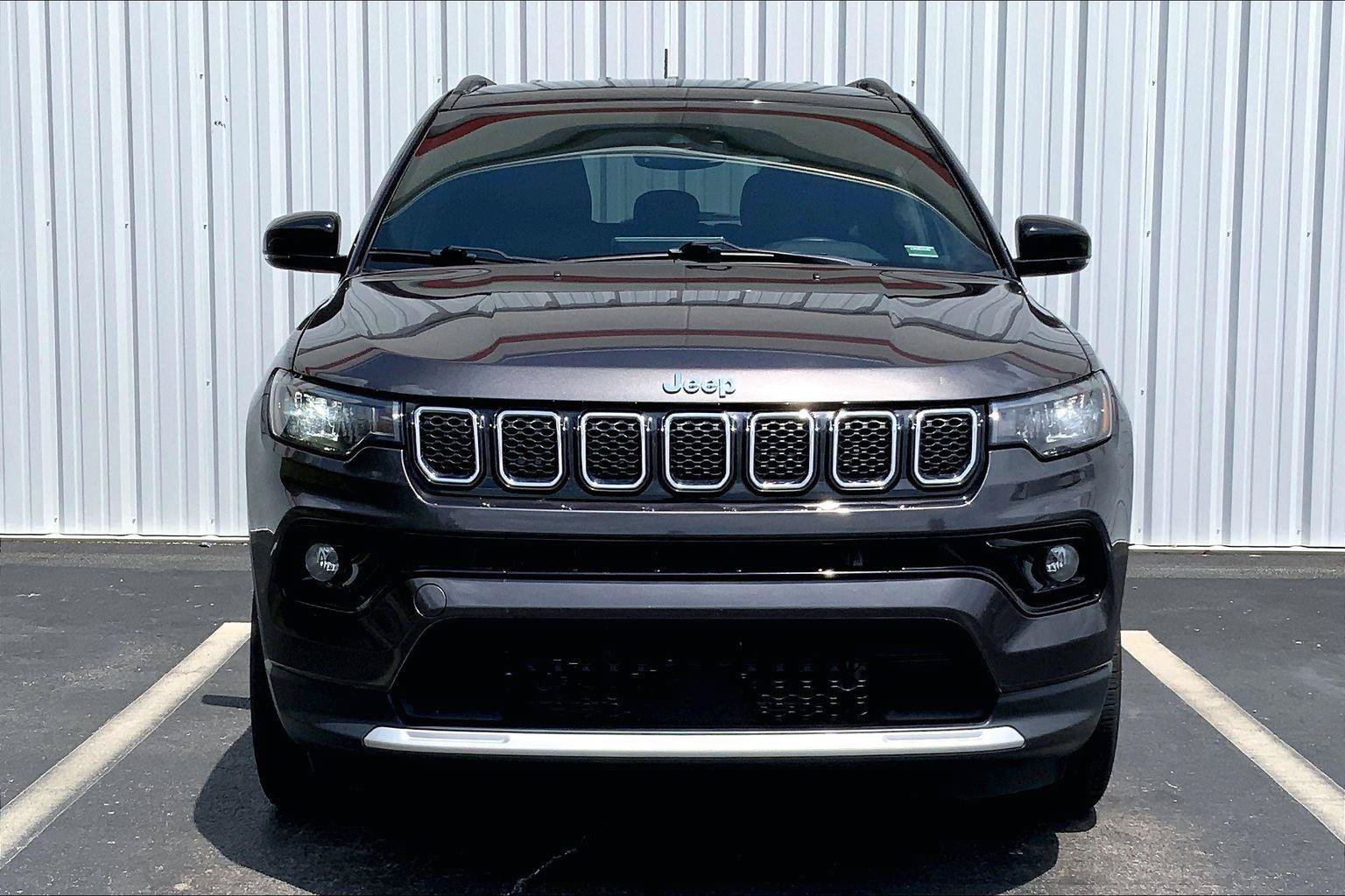 Used 2024 Jeep Compass Limited AWD/4WD image 3