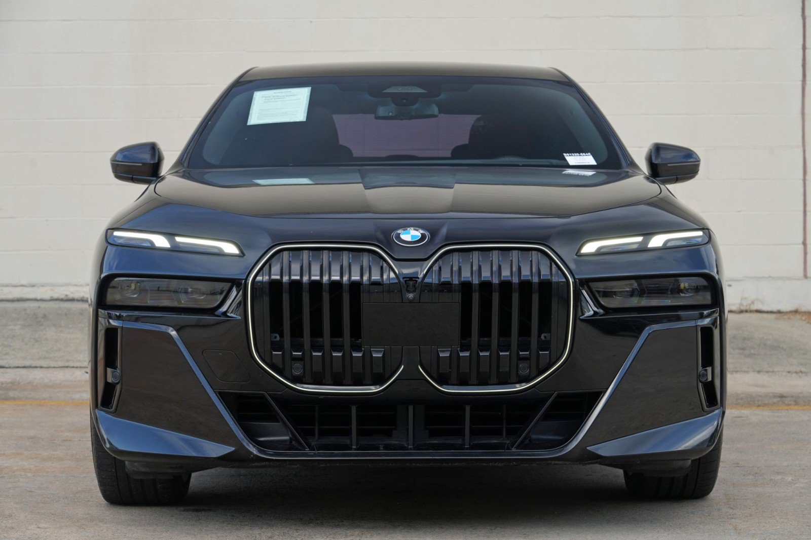 Used 2024 BMW 740i w/ Premium Package 2 RWD image 7