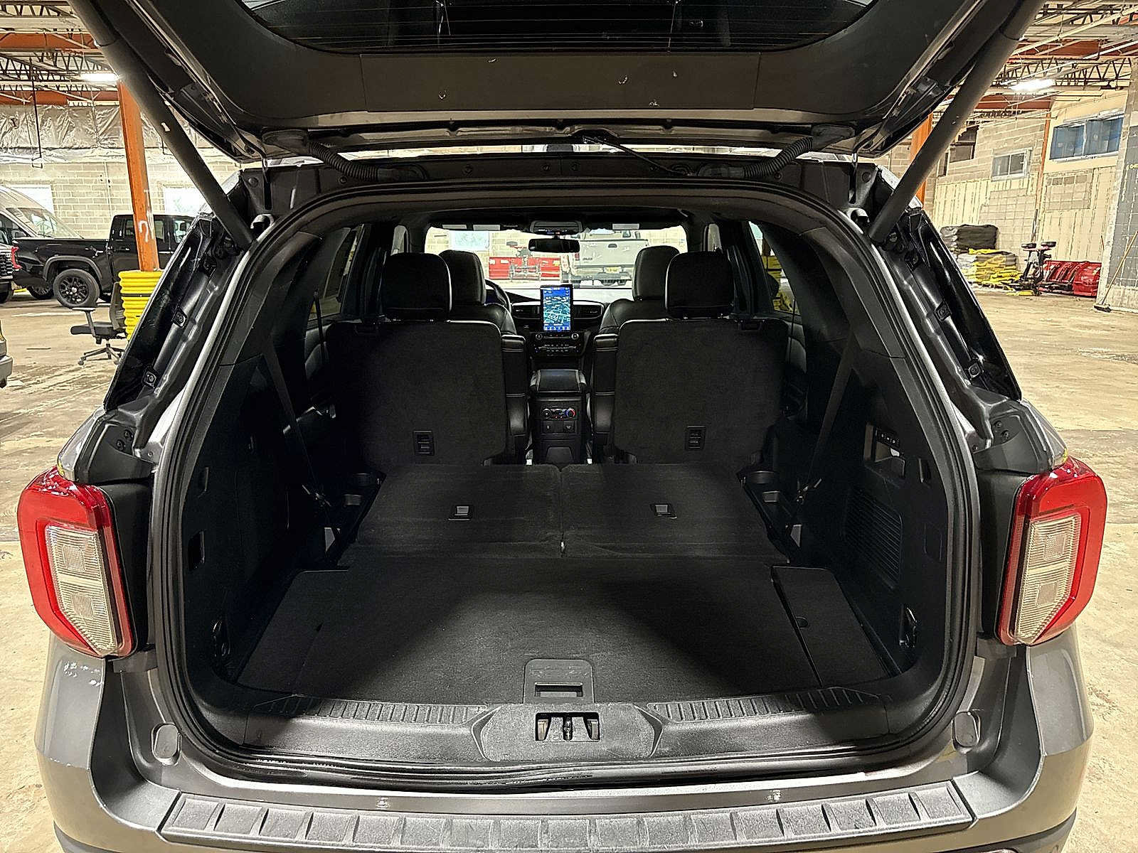 Used 2023 Ford Explorer ST w/ Equipment Group 401A AWD/4WD image 11