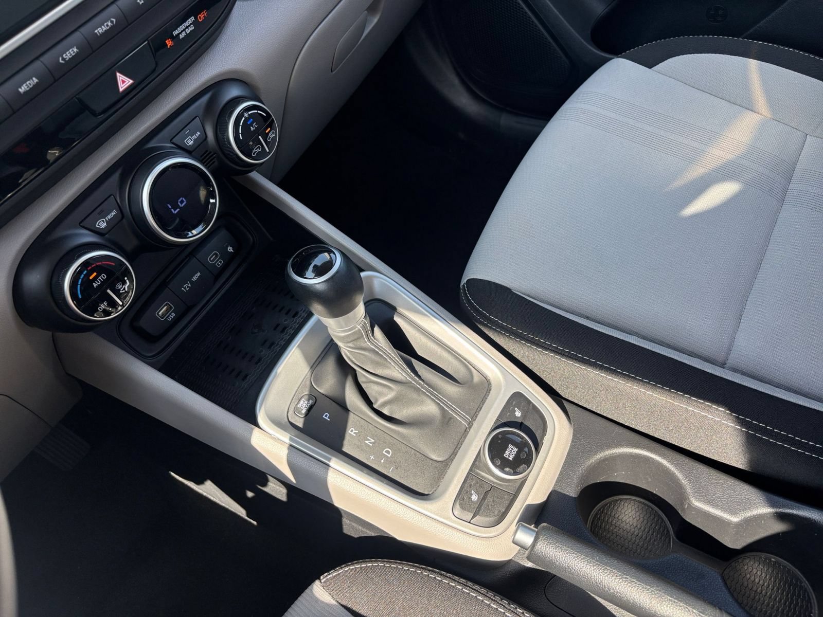 Used 2026 Hyundai Venue SEL FWD image 36