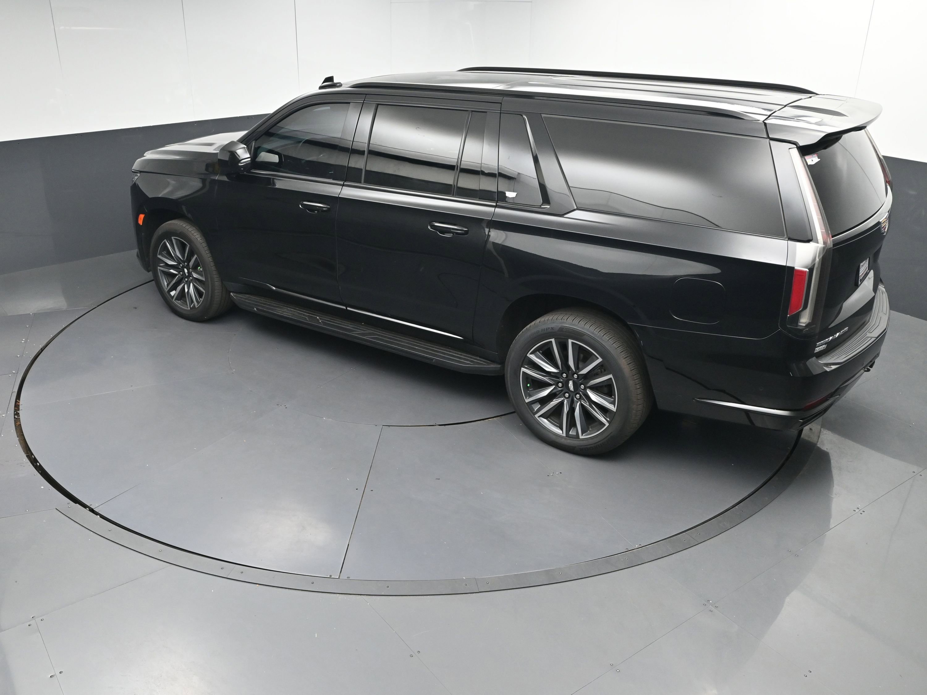 Used 2023 Cadillac Escalade ESV Sport image 30