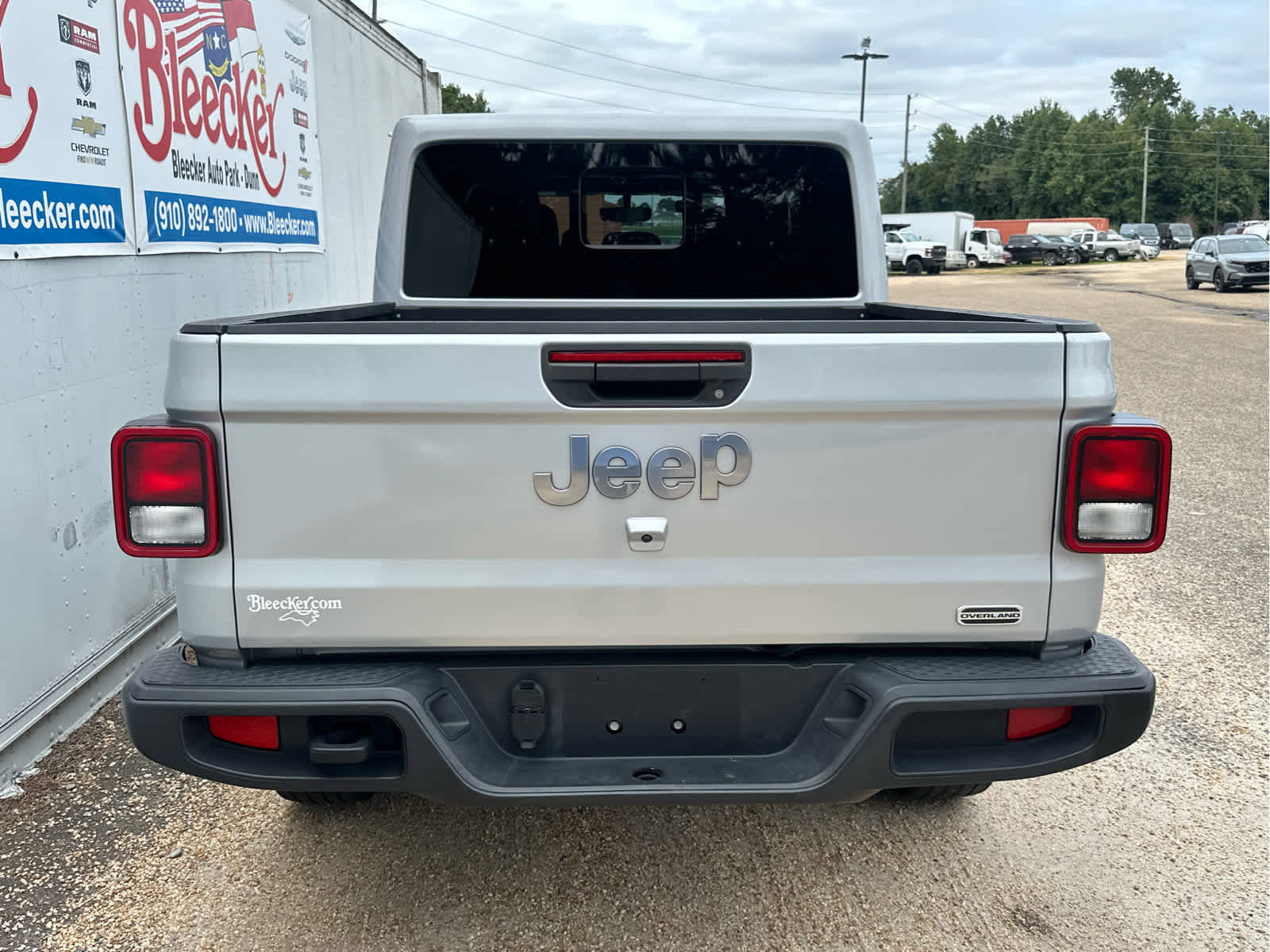 Used 2023 Jeep Gladiator Overland AWD/4WD image 4