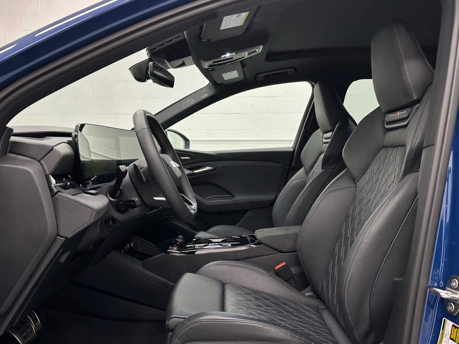 Used 2025 Audi SQ6 e-tron Prestige w/ 21" Black Optic Wheel Package image 11