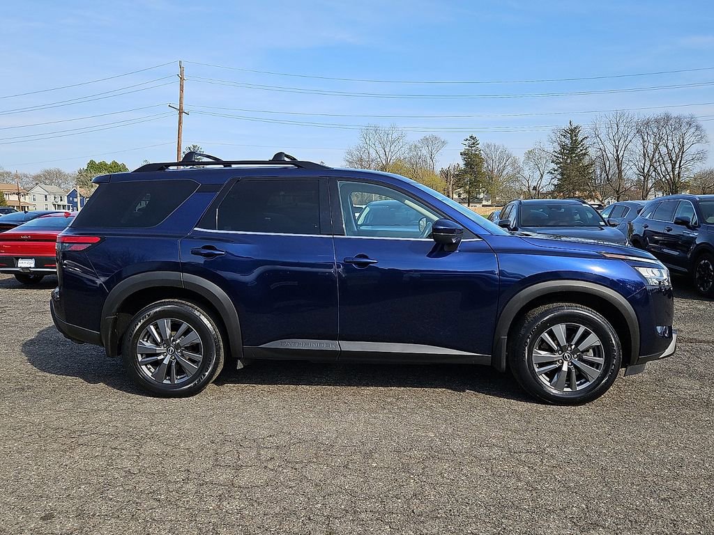 Used 2022 Nissan Pathfinder SV AWD/4WD image 7