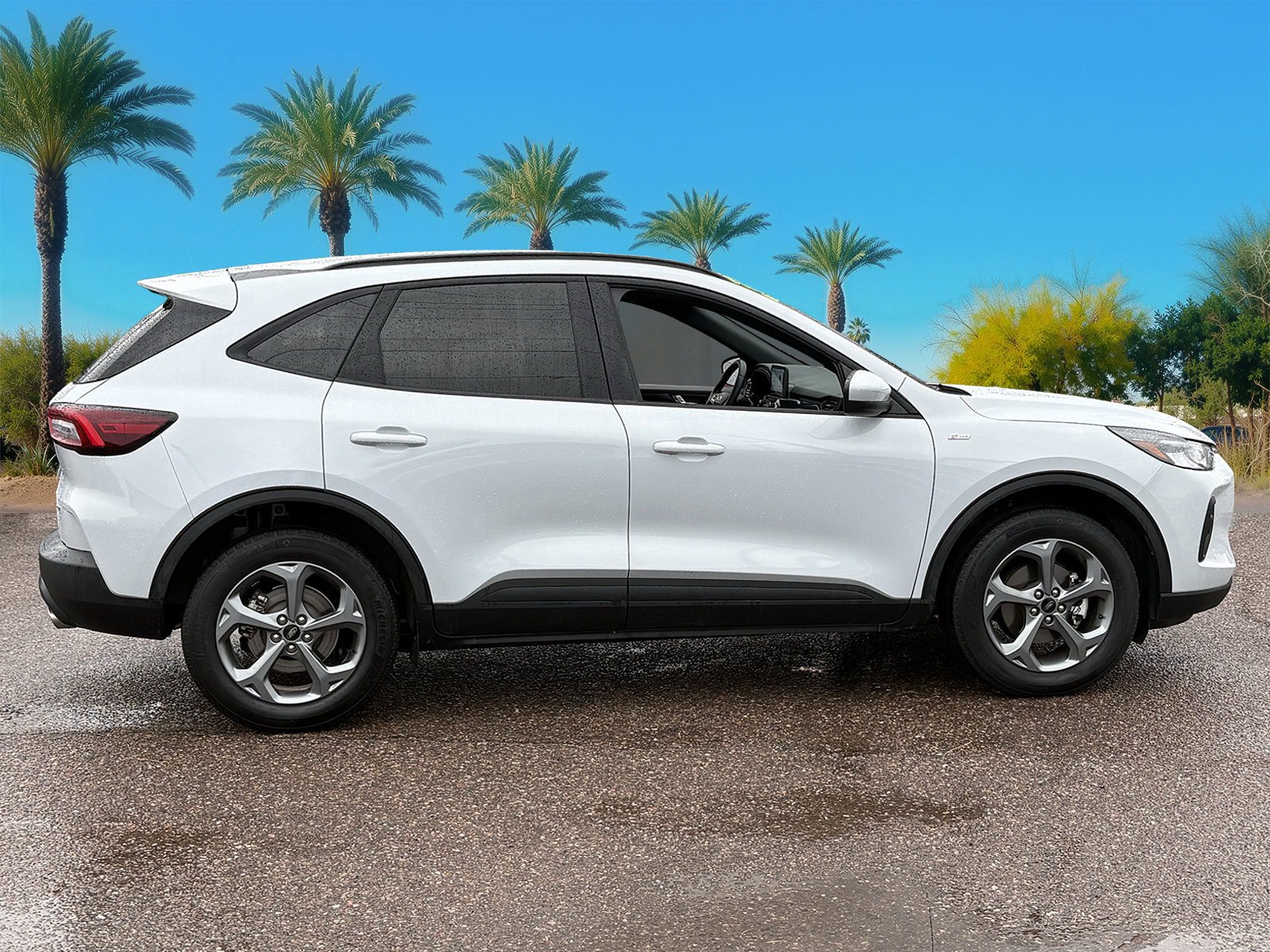 Certified 2025 Ford Escape ST-Line Select AWD/4WD image 7