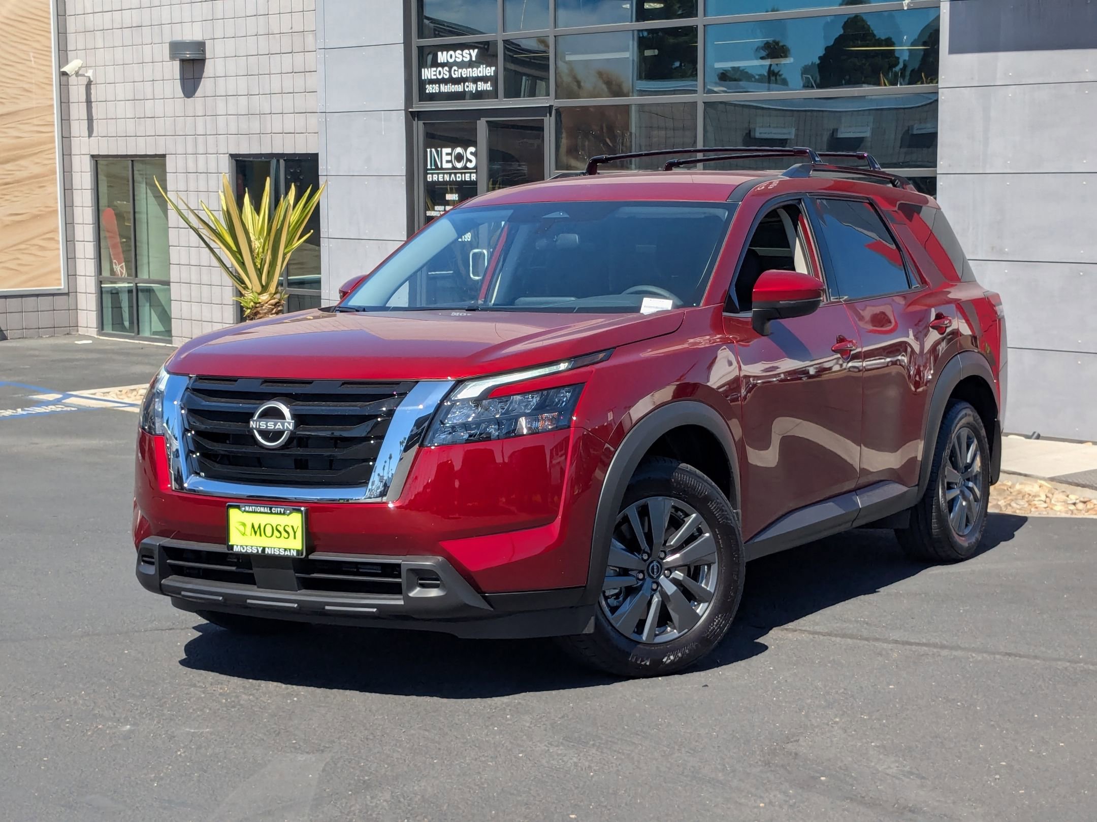 New 2025 Nissan Pathfinder SV